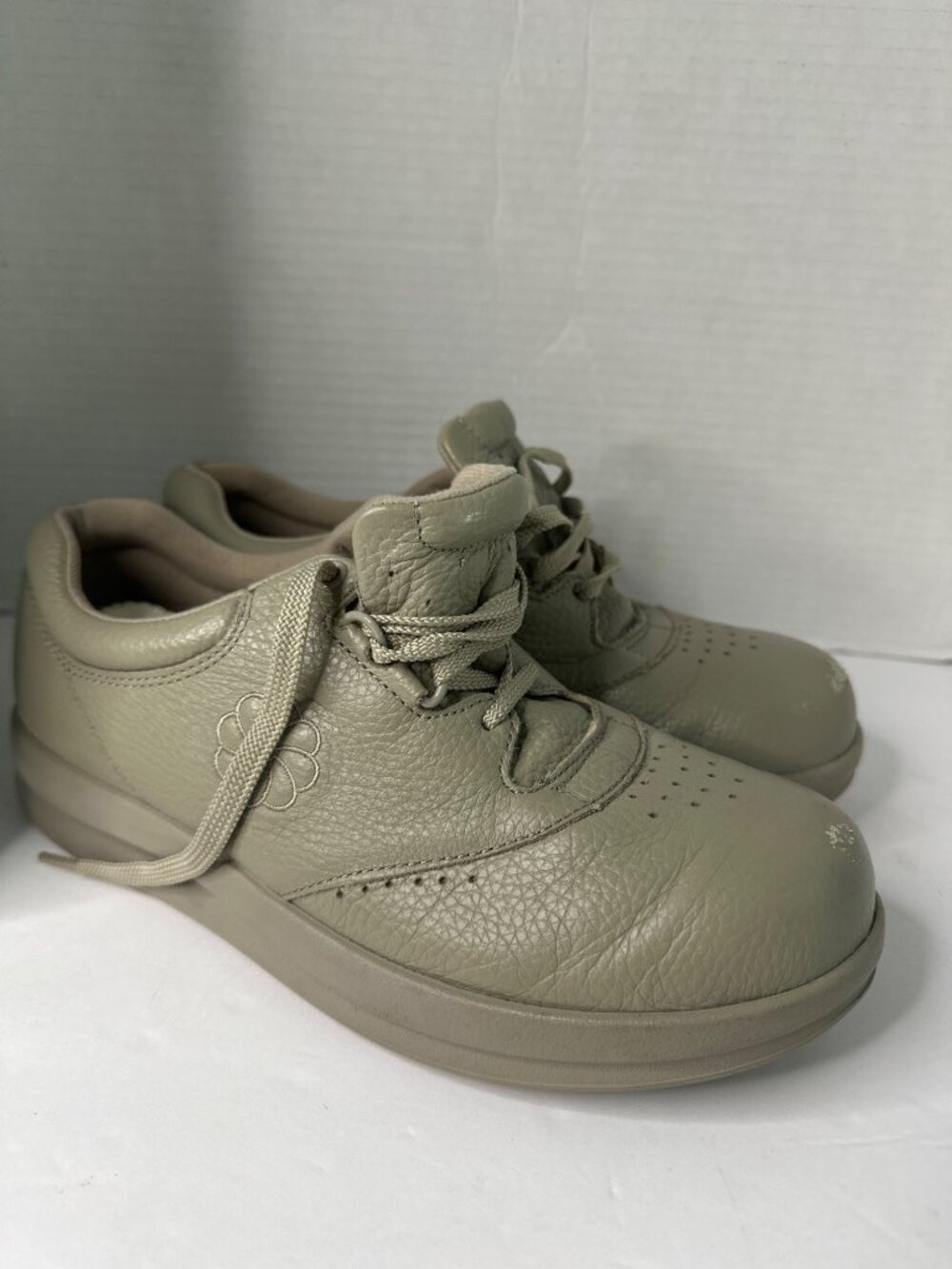 P.W. Minor Womens 8 Khaki Leather Walking Shoes Orthopedic Comfort USA Lace Up